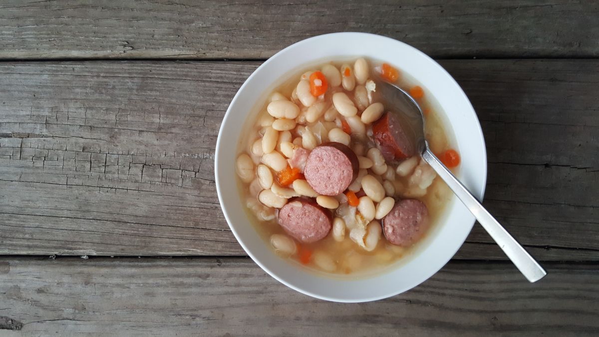 Plato de guiso servido