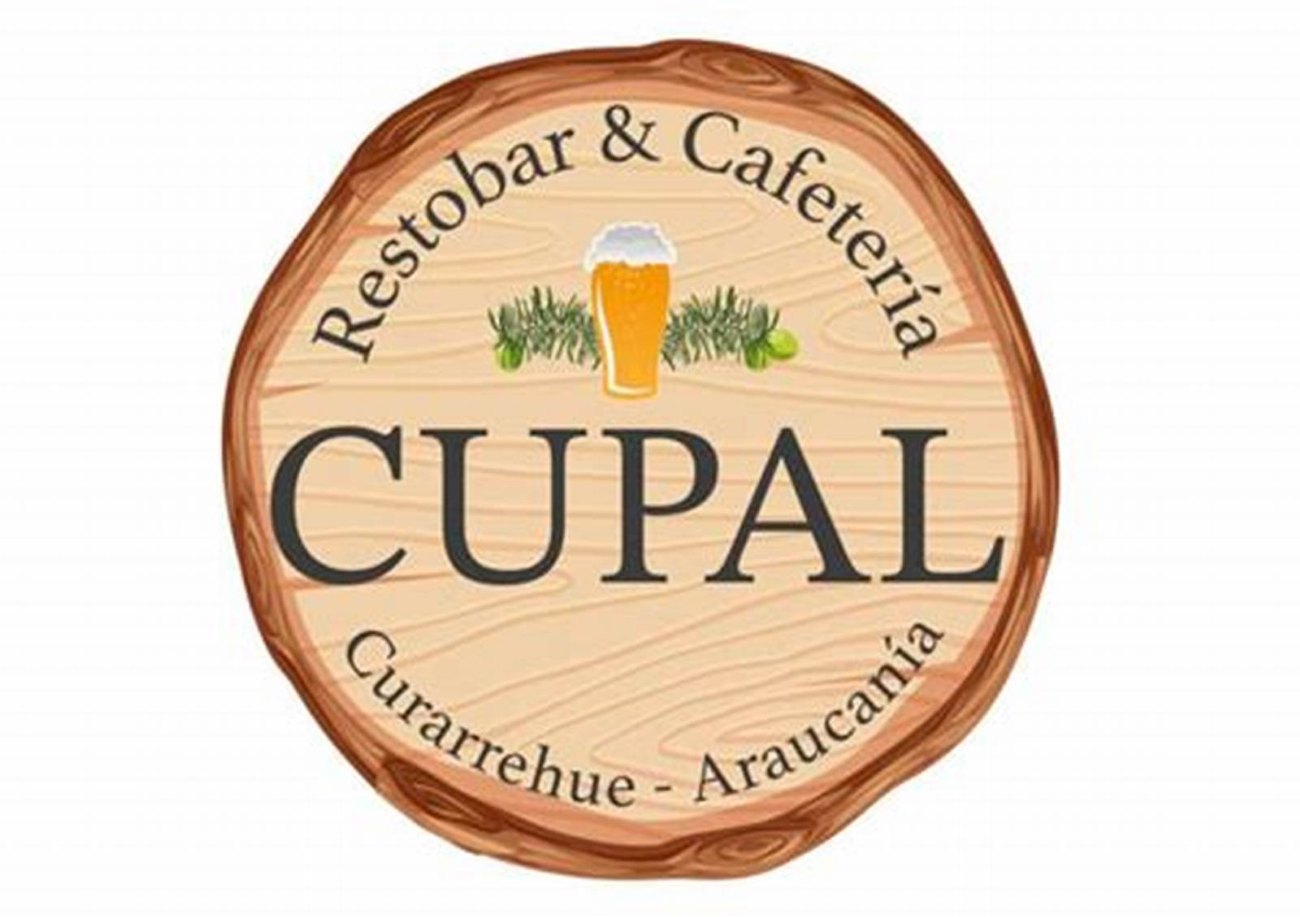 Logo del restobar: un disco de madera con el nombre CUPAL, un vaso de cerveza y la leyenda Restobar y Cafetería, Curarrehue - Araucanía.