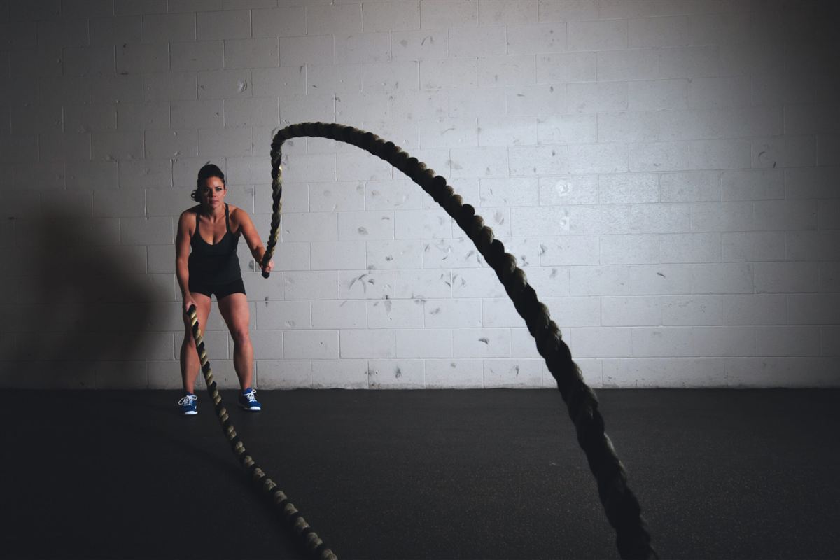 Entrenamiento funcional con cuerda de batalla