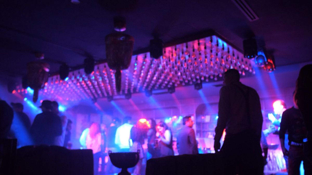 Luces sobre la pista llena